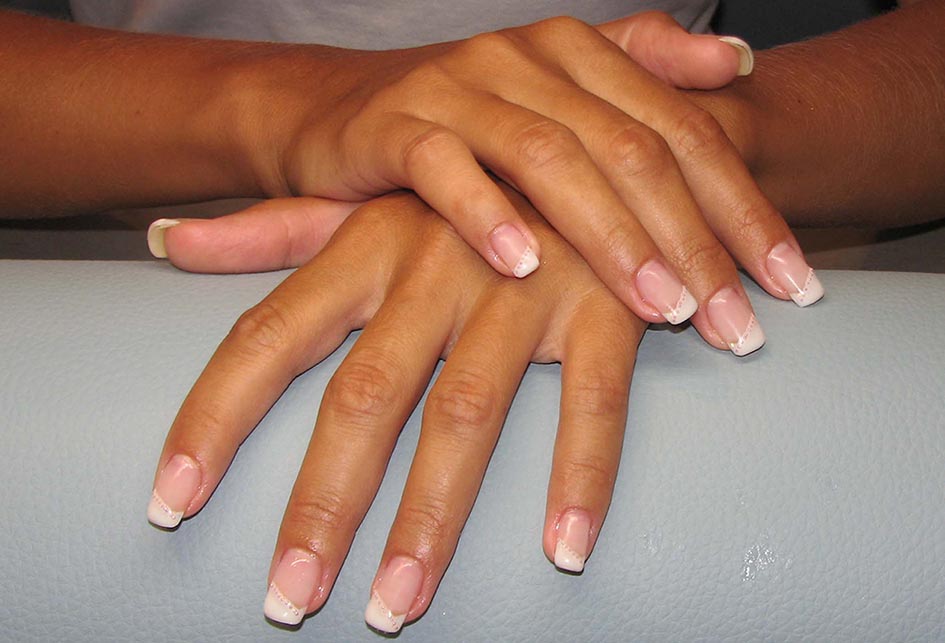 manicure paznokcie zelowe